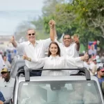 Abinader encabeza caravana en Barahona junto a candidatos municipales