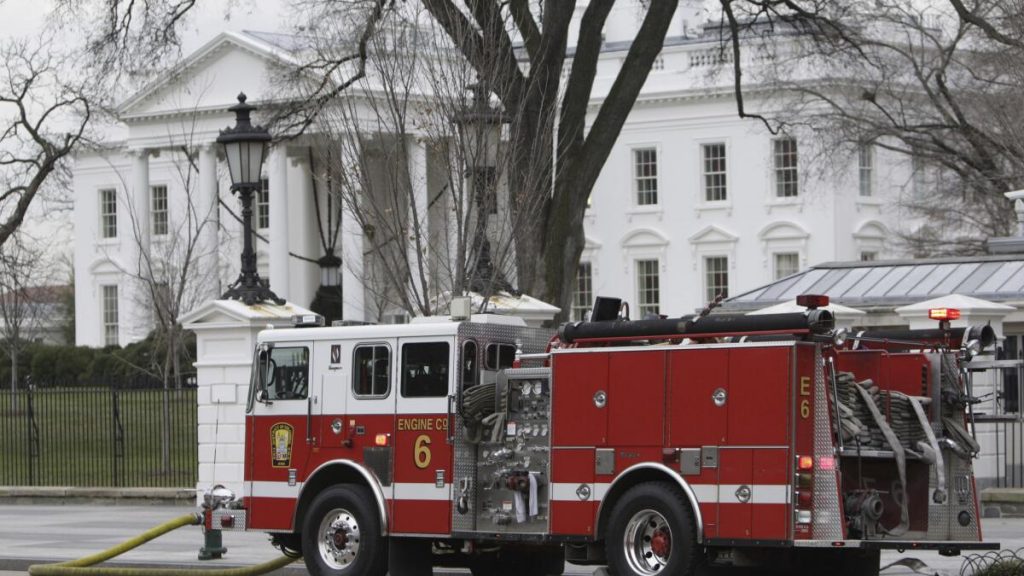 ¡Falsa alarma! Los bomberos reciben alerta de incendio en la Casa Blanca