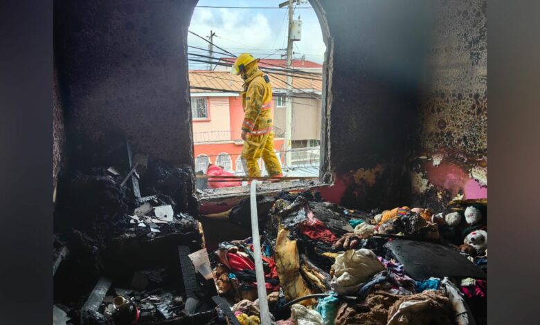 ¡Desolador! Mujer recibe los cuerpos de 5 miembros de su familia tras incendio