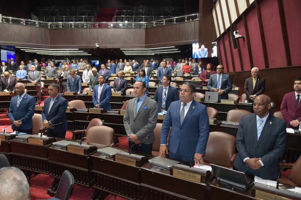 Diputados culminan legislatura aprobando préstamos por US$160 millones