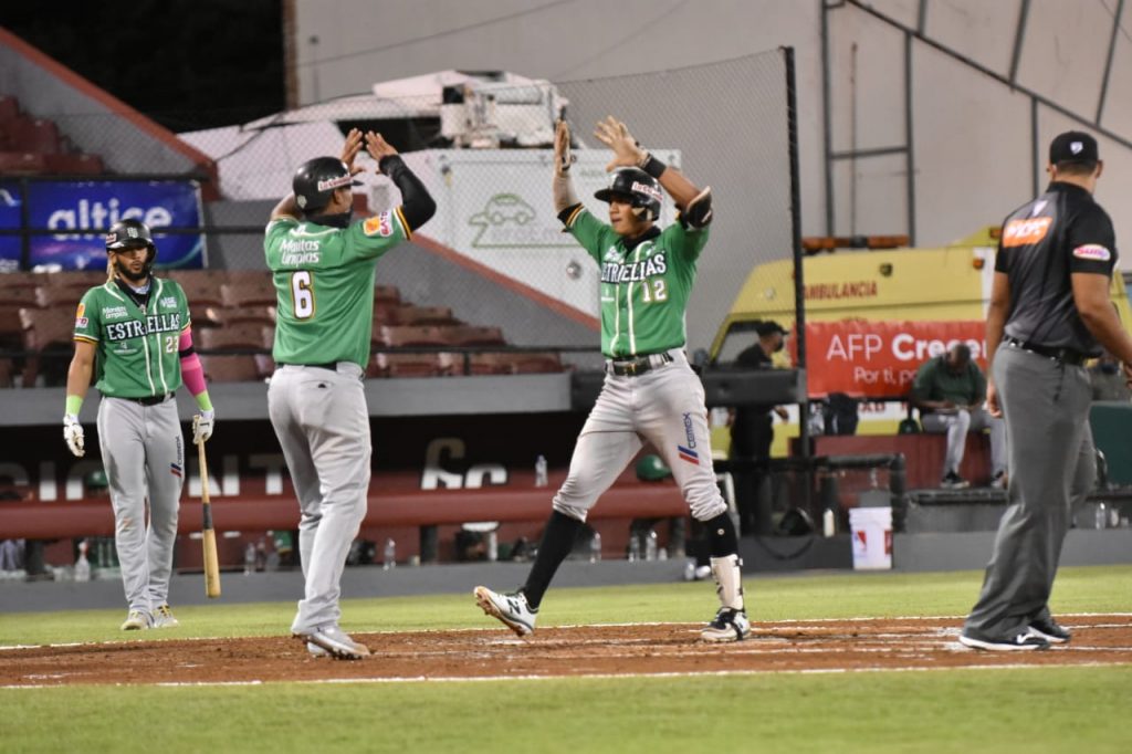 Tras once entradas, las Estrellas vencen a los Gigantes 8-5