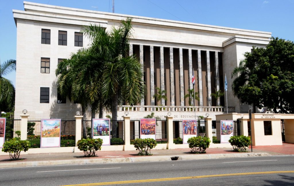 Minerd presenta demanda judicial por fumigaciones sin protocolos cerca de centros educativos