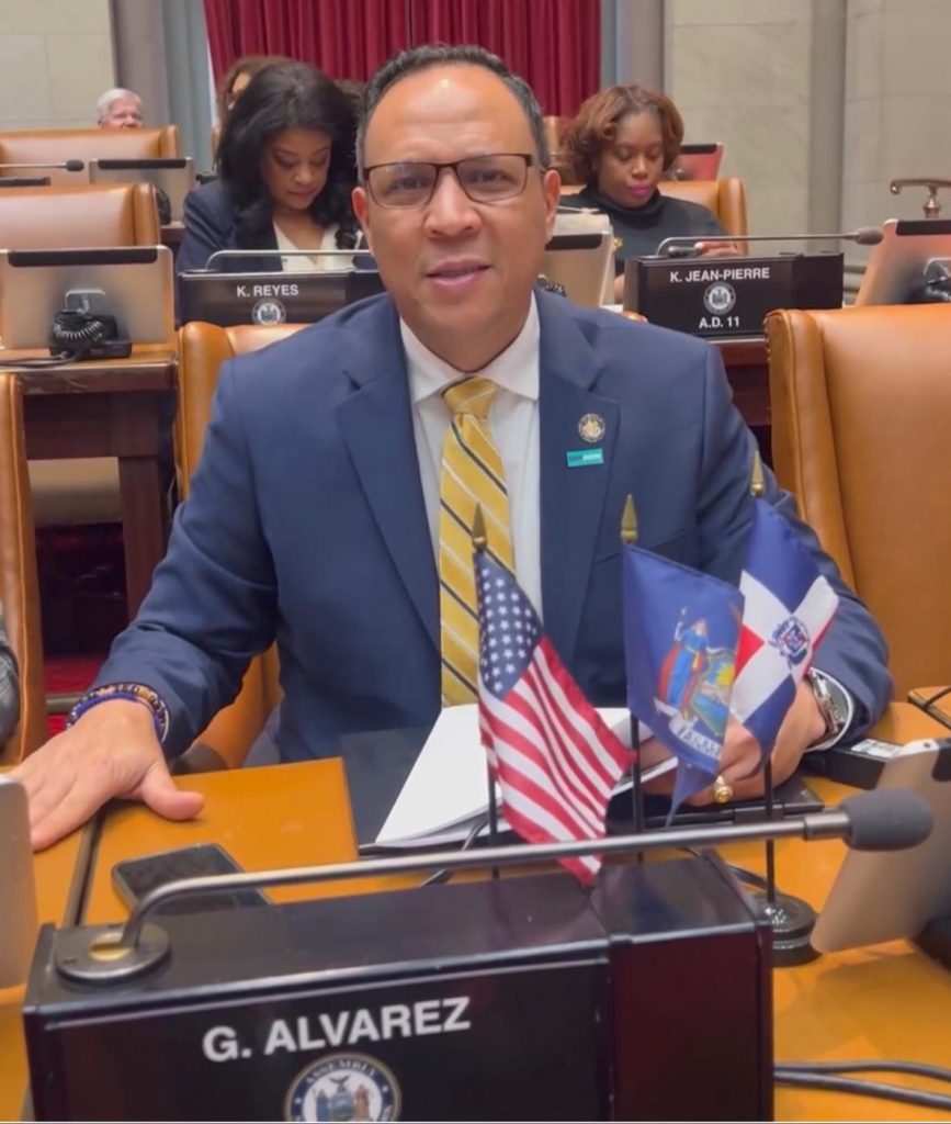 Legislador dominicano George Álvarez destaca importancia de aumento salarial en Nueva York