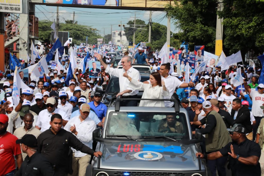 El candidato presidencial por el Partido Revolucionario Moderno (PRM), Luis Abinader