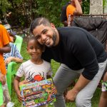 Yeury Bidó y su fundación entregan juguetes a niños en Santo Domingo Norte