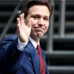 Gobernador Ron DeSantis abandona primarias republicanas y ofrece apoyo a Trump