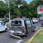 Cuatro niños resultan heridos tras patana impactar contra transporte escolar