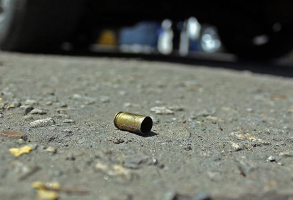 Agente de la PN dispara accidentalmente compañero mientras limpiaba el arma
