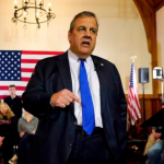 Chris Christie suspende su campaña y se retira de la contienda republicana