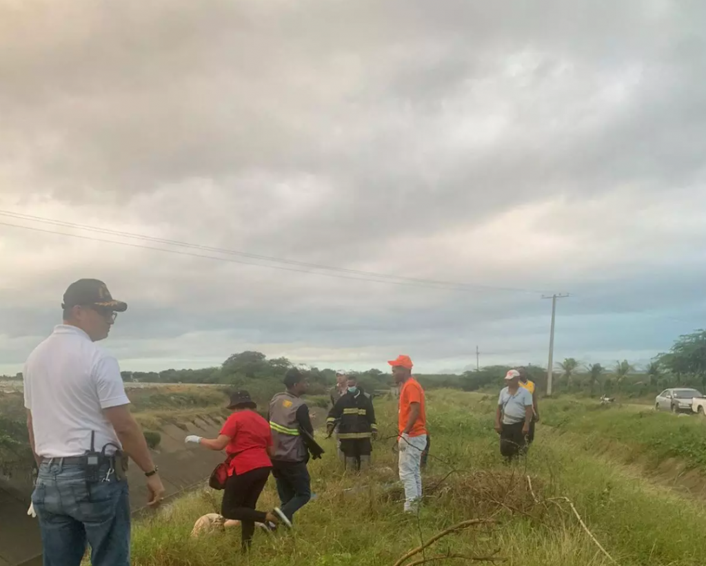 Autoridades reportan hallazgo de un cadáver en canal de riego en Santiago