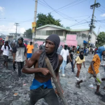 Estallan protestas en todo Haití luego de que manifestantes exigen la renuncia del primer ministro