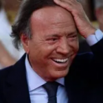 ¡Polémica! Decomisan frutas a Julio Iglesias en aeropuerto para “evitar plagas”