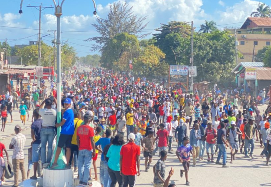 Siguen protestas en Haití; ciudadanos exigen renuncia del primer ministro Ariel Henry