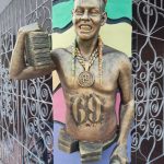 Se viraliza estatua del rapero Tekashi en Cuba