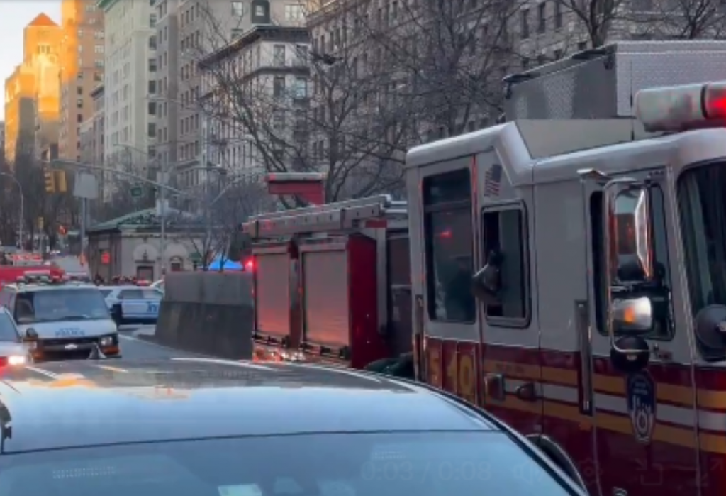 Choque de trenes del metro de Nueva York provoca descarrilamiento en el Upper West Side