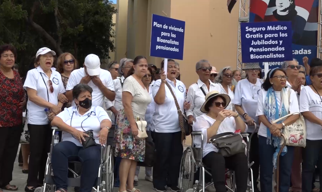 Jubilados Bioanalistas piden al presidente Abinader ajustes en pensiones y mejoras en seguro médico