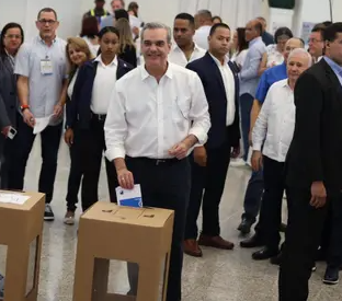 Presidente Abinader emitirá su voto para elecciones municipales a las 10:30 am en el Colegio Babeque