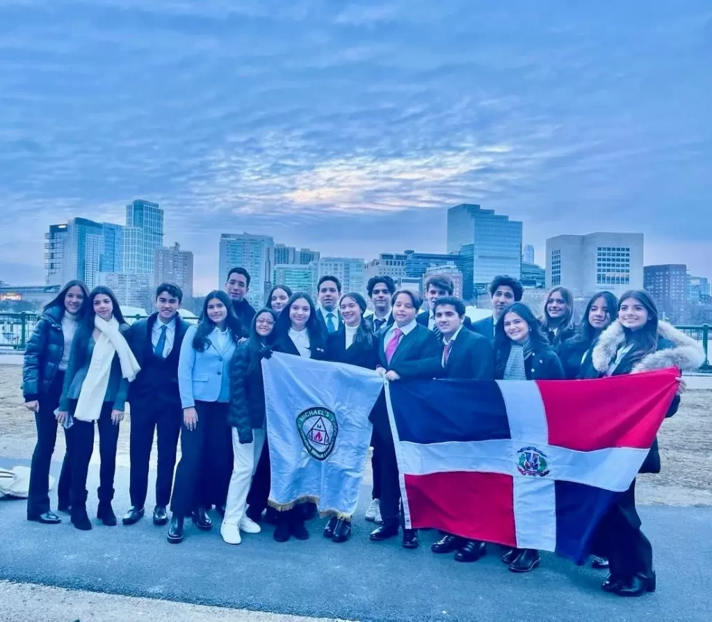 Dos estudiantes dominicanos ganan primer lugar en debate de la Universidad de Harvard