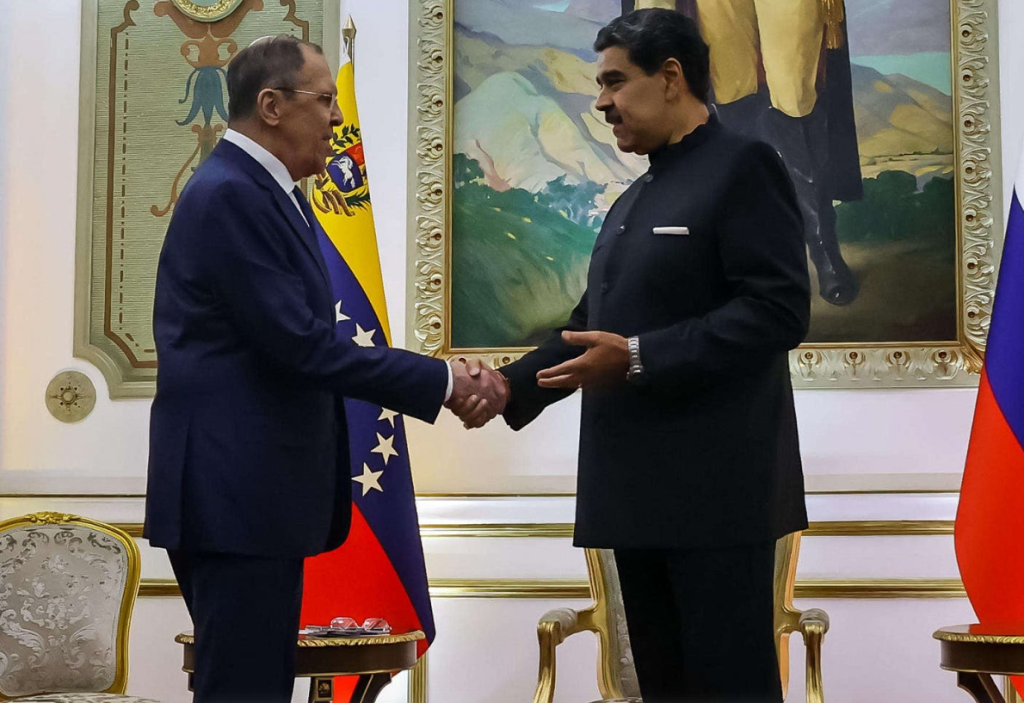 Nicolás Maduro recibe al canciller ruso, Serguéi Lavrov, en el palacio presidencial