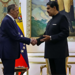 Nicolás Maduro recibe al canciller ruso, Serguéi Lavrov, en el palacio presidencial