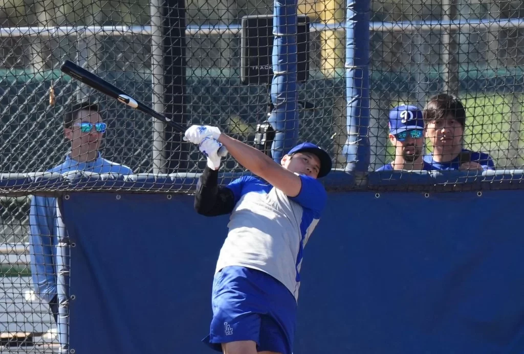 Shohei Ohtani monta show en su primera práctica de bateo con los Dodgers