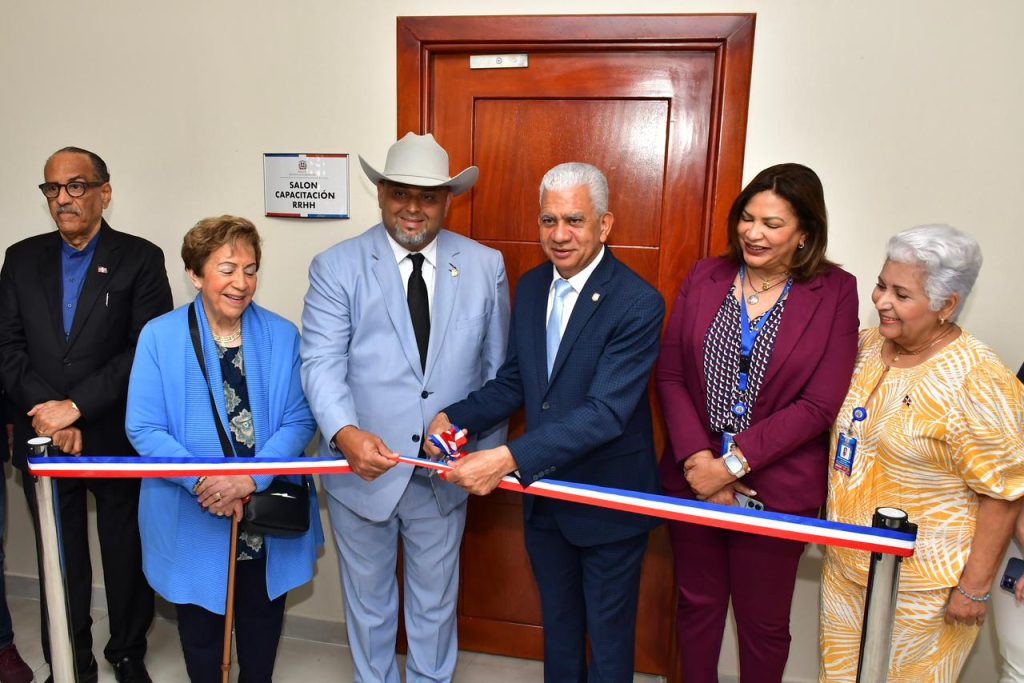 Presidente del Senado inaugura Salón de Capacitación para empleados