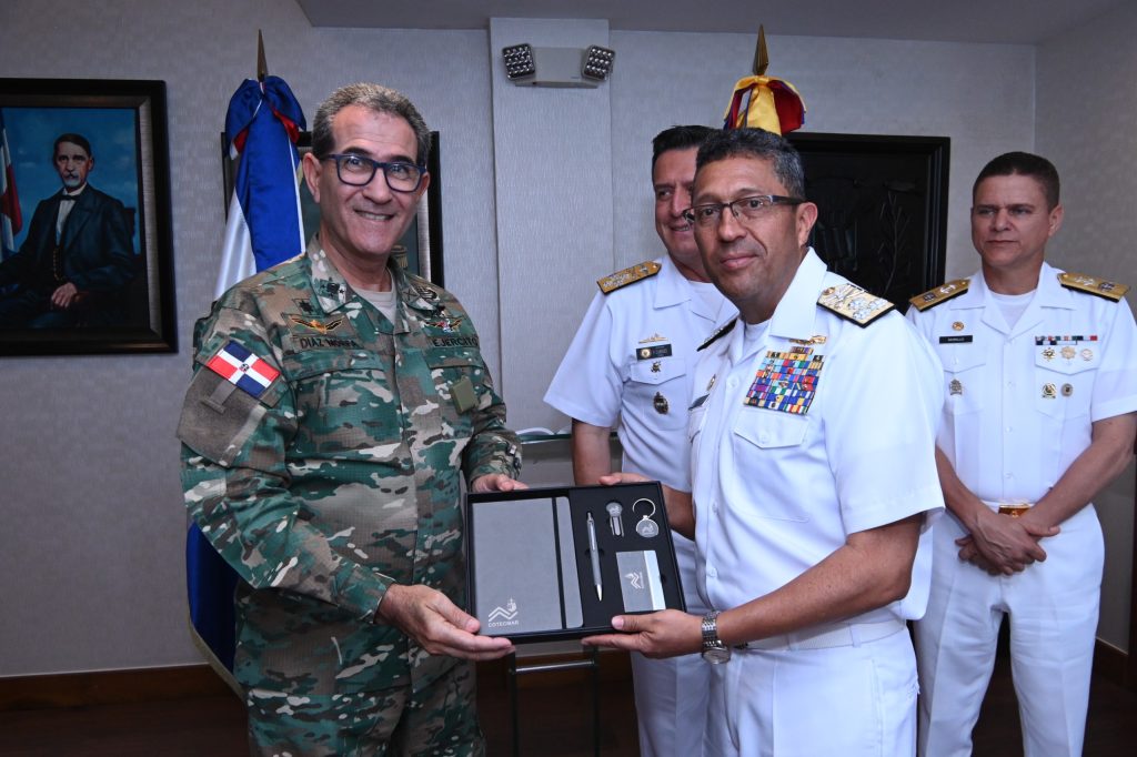 Sostienen encuentro bilateral para reforzar cooperación militar entre RD y Colombia