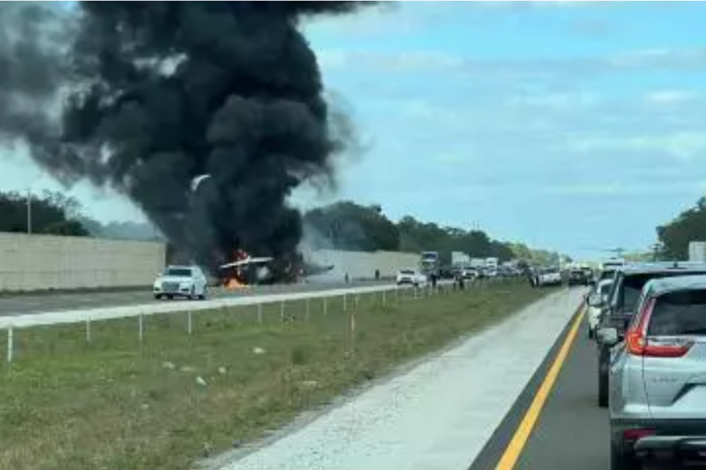 Dos muertos al estrellarse una avioneta en una carretera de EE.UU.