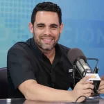 Comunicador dominicano Albert Mena es operado de apendicitis