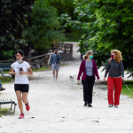 Buen clima para salir de paseo a pesar de la prohibición de venta de alcohol