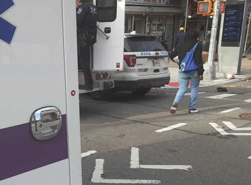 Niño sobrevive de milagro tras caer de un tercer piso en Nueva York