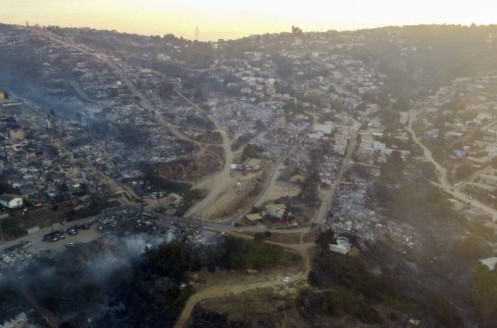 Devastador incendio en cerros de Viña del Mar provoca evacuaciones masivas