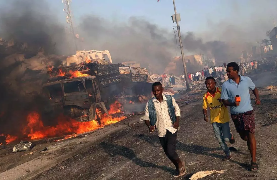 Suben a diez los muertos por explosiones en mercado de Somalia