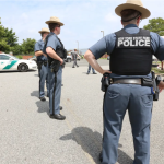 ¡Tragedia en Los Ángeles! Mujer lanza a sus hijas desde una camioneta en movimiento y luego se suicida