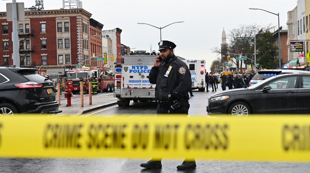 Un muerto y cinco heridos durante tiroteo en estación del metro de Nueva York