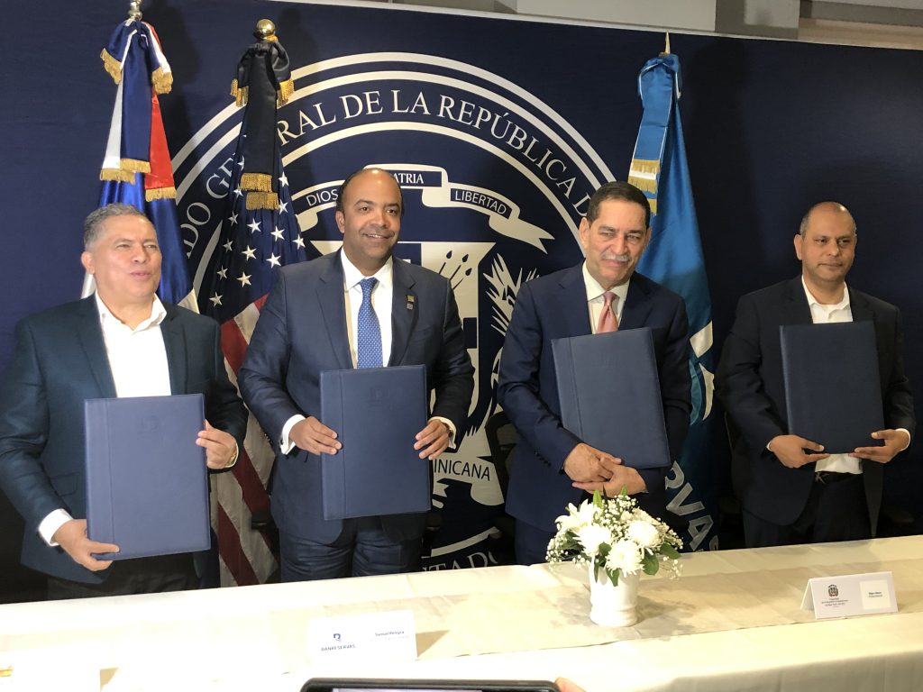 Banreservas, consulado de RD en NY y bodegueros firman acuerdo para promover la educación financiera