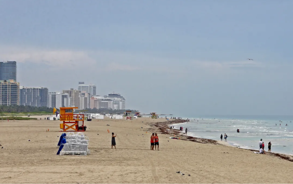 Hallan muerto frente a la costa de Florida a nadador que había sido reportado desaparecido