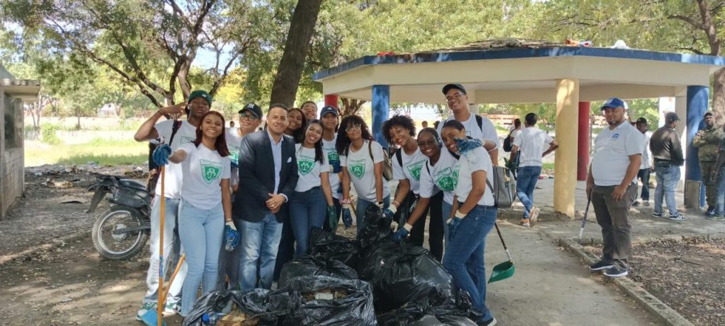 Ayuntamiento del municipio Santo Domingo desarrolla operativo de limpieza y fumigación en centros educativos