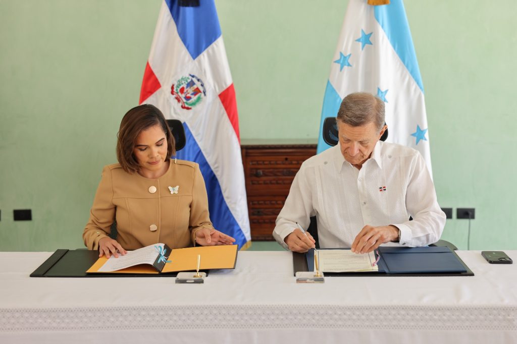 RD y Honduras firman memorando de cooperación económica