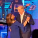 Presidente Abinader baila con la reina del merengue durante acto por el Día Internacional de la Mujer