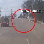 Conductor de autobús en Milwaukee salva a niño cruzando una peligrosa calle