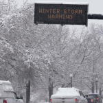 Tormenta invernal obliga a cancelación de vuelos y cierre de carretera en zona montañosa de Colorado