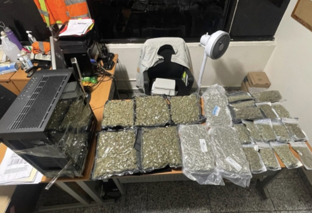 Ocupan 23 paquetes de marihuana en procesador de computadora en el AILA