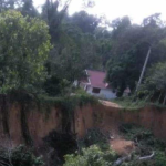 Comunidad de La Jaguita clama auxilio tras colapso de puente sobre el río Maguá