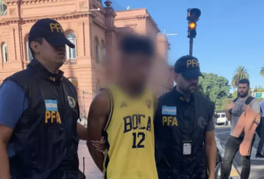 Detienen hombre pretendía entrar a sede del Ejecutivo argentino con un machete