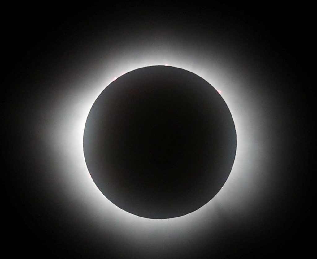 Millones de personas presencian el espectacular eclipse total de sol de este 2024