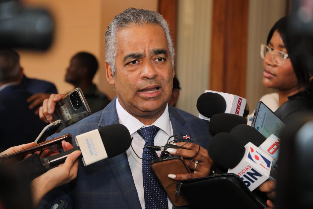 Ministro de la presidencia destaca perspectivas positivas para la economía dominicana en 2024