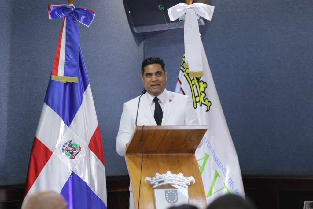 Presidente de Fedomu, Kelvin Cruz, felicita autoridades juramentadas para 2024-2028