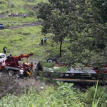 5 personas mueren en Nicaragua al caer un camión al vacío