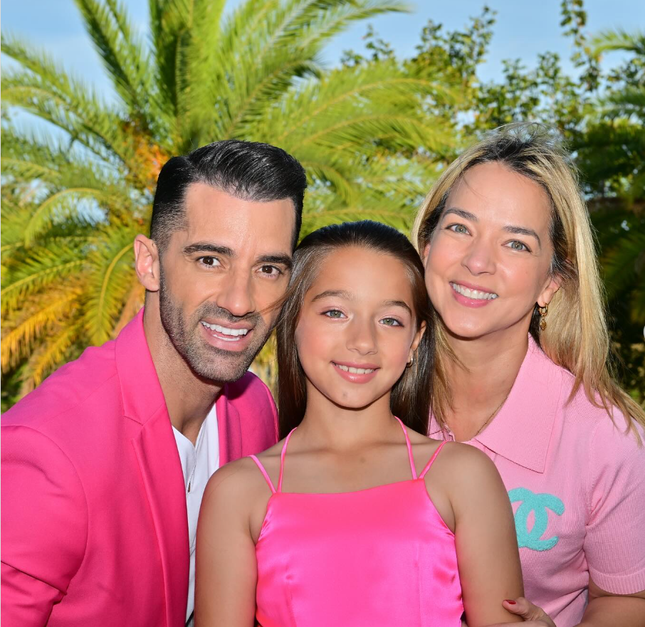 Adamari López comparte fotos disfrutando junto a Tony Costa y su hija